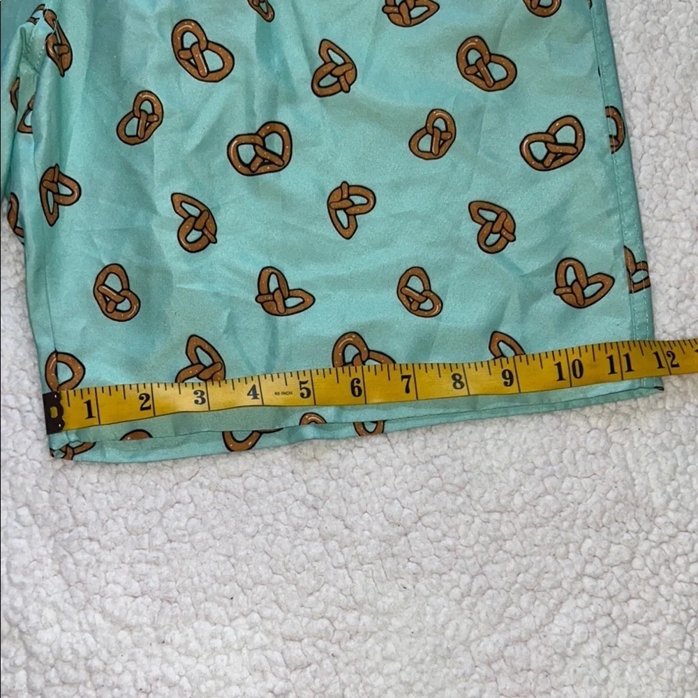 Aqua Pretzel Pattern Men's Swim Trunks